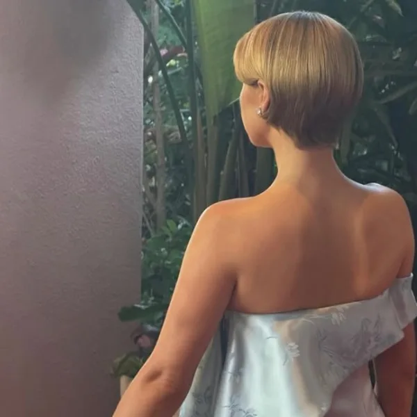 Short hair on a woman as seen from the back.