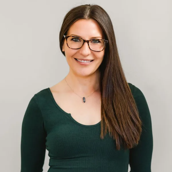 A smiling woman.