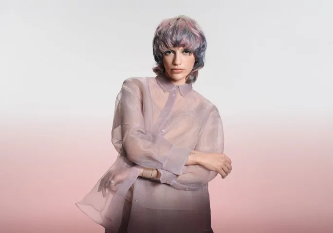 A model with pastel haircolor