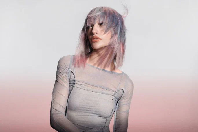 A model with pastel haircolor
