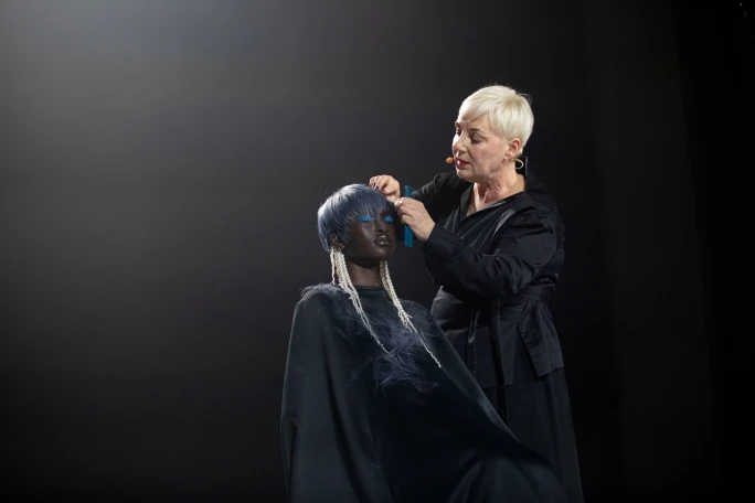 Antoinette Beenders mainstage at Aveda