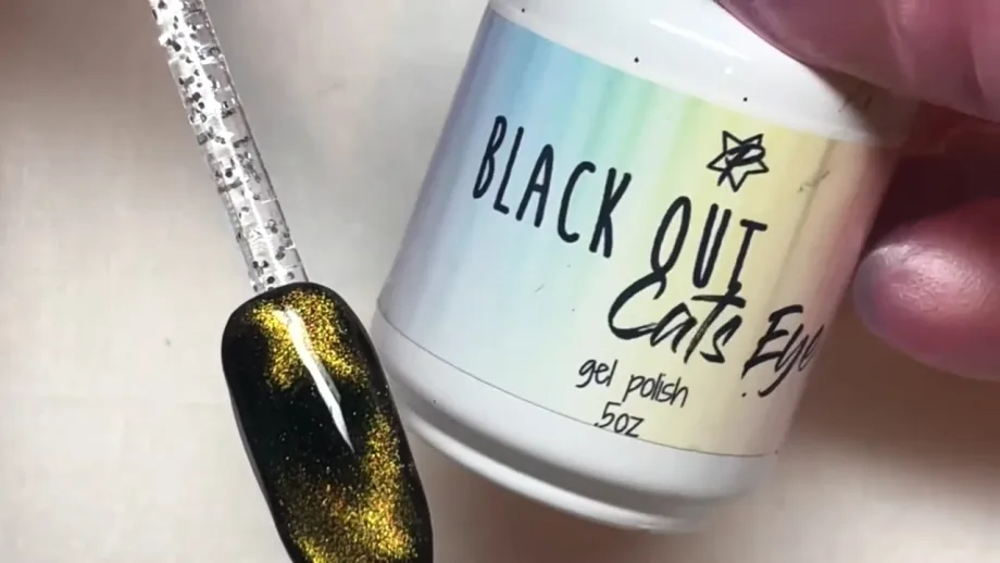 Video Tutorial: Galaxy Nail Using Black Out Cats Eye Gel-Polish