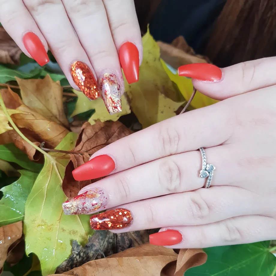 Day 170: Glitter and Flower Nail Art