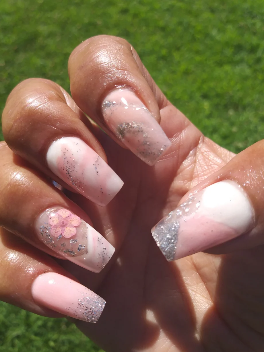 Day 173: Pale Pink Flower Nail Art