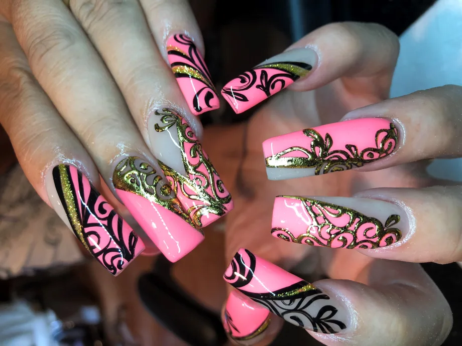 Day 94: Gilded Swirls Nail Art
