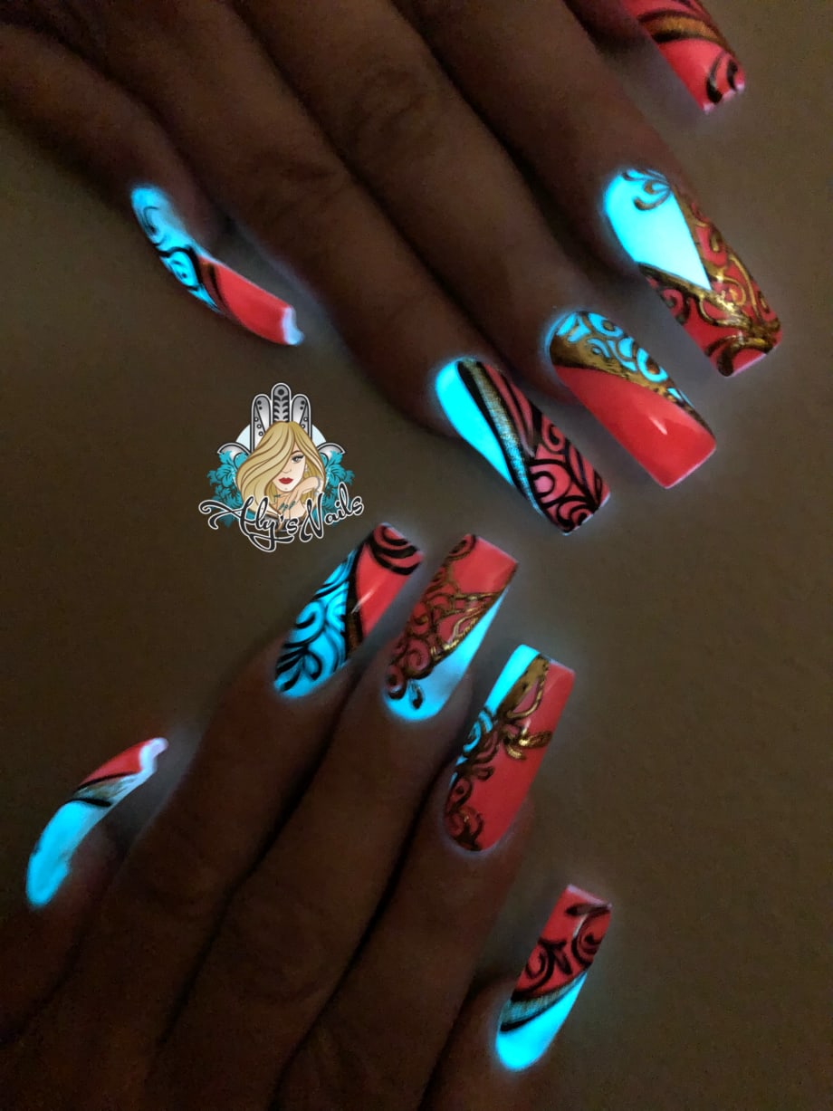 Day 214: Elegant Glow Nail Art