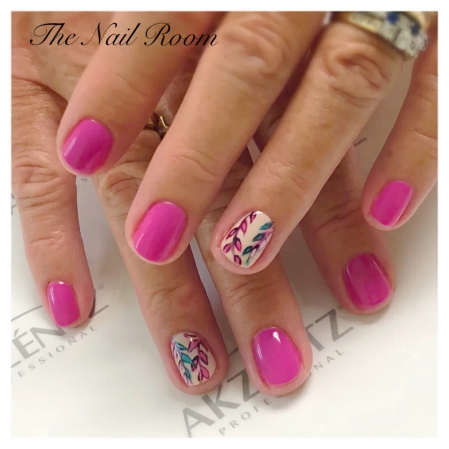 Day 229: Short Accent Nail Art