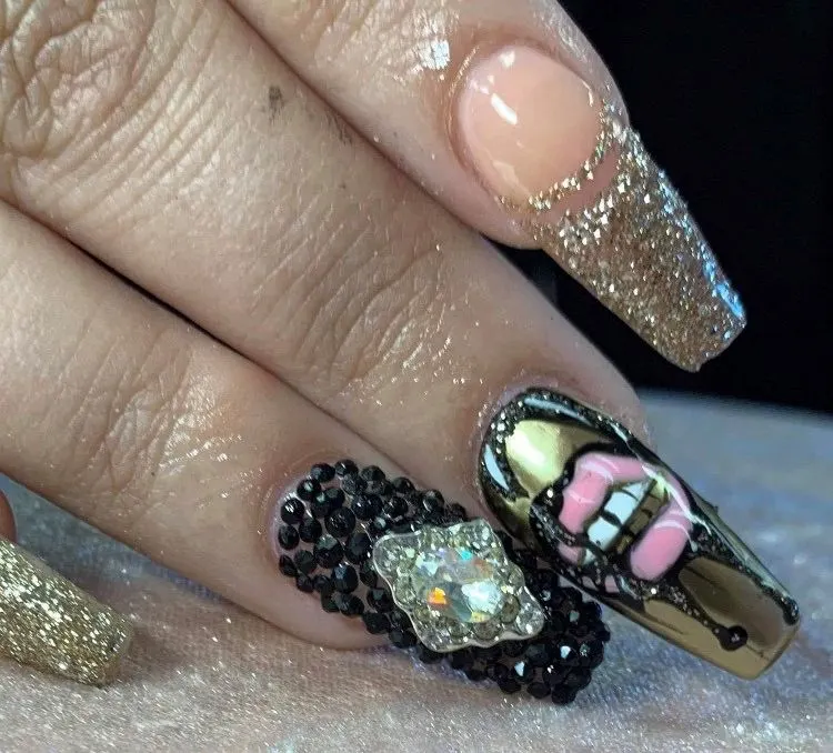 Day 242: Lips and Glitter Nail Art
