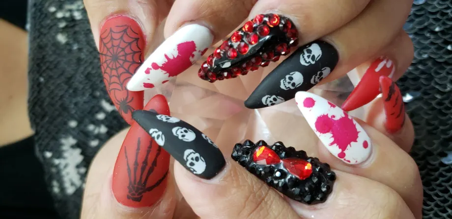 Day 286: Skulls and Spiders Halloween Nail Art