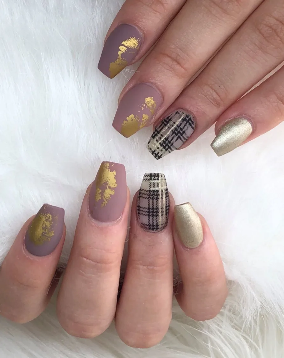 Day 316: Winter Patterns and Grinch Nail Art