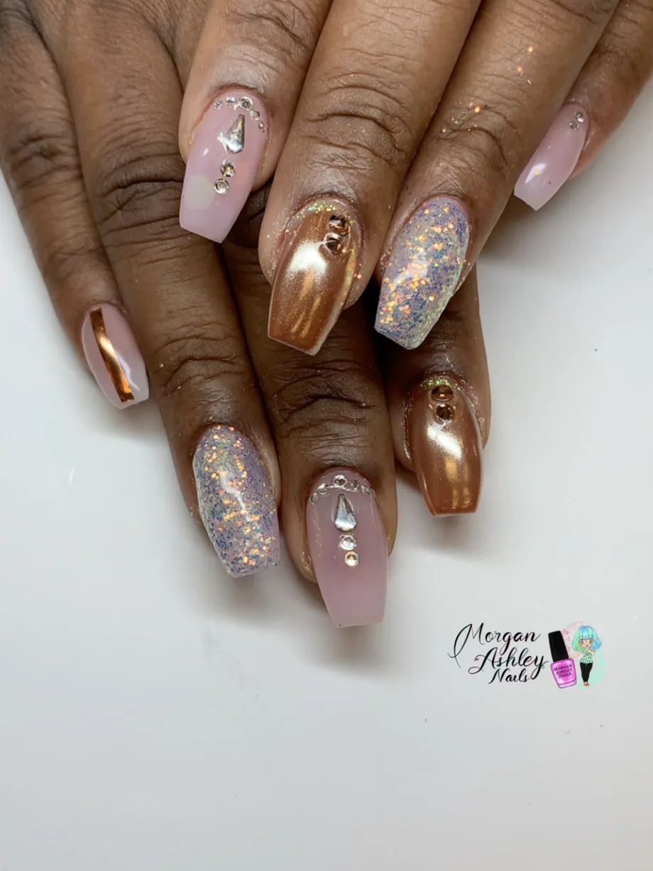 Day 322: Elegant Gold Nail Art