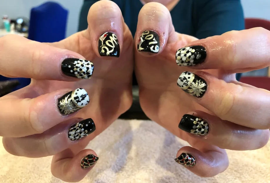 Day 339: Christmas and New Year Nail Art