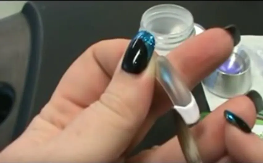 Video Tutorial: Perfecting Your Liquid-and-Powder Smile Line