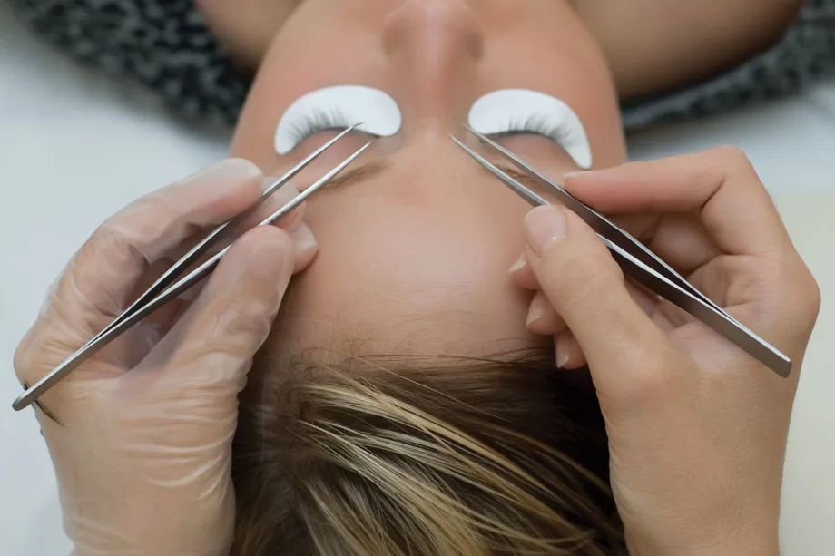 Make Lashes Oil-Proof and Instantly Waterproof with NovaLash's Platinum Bond Lash Adhesive