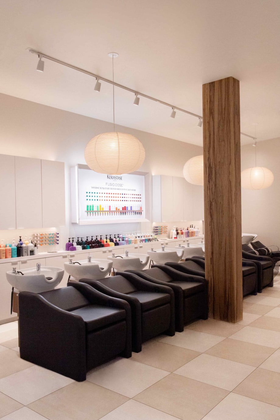 The shampoo area in Andreas Hogue Salon