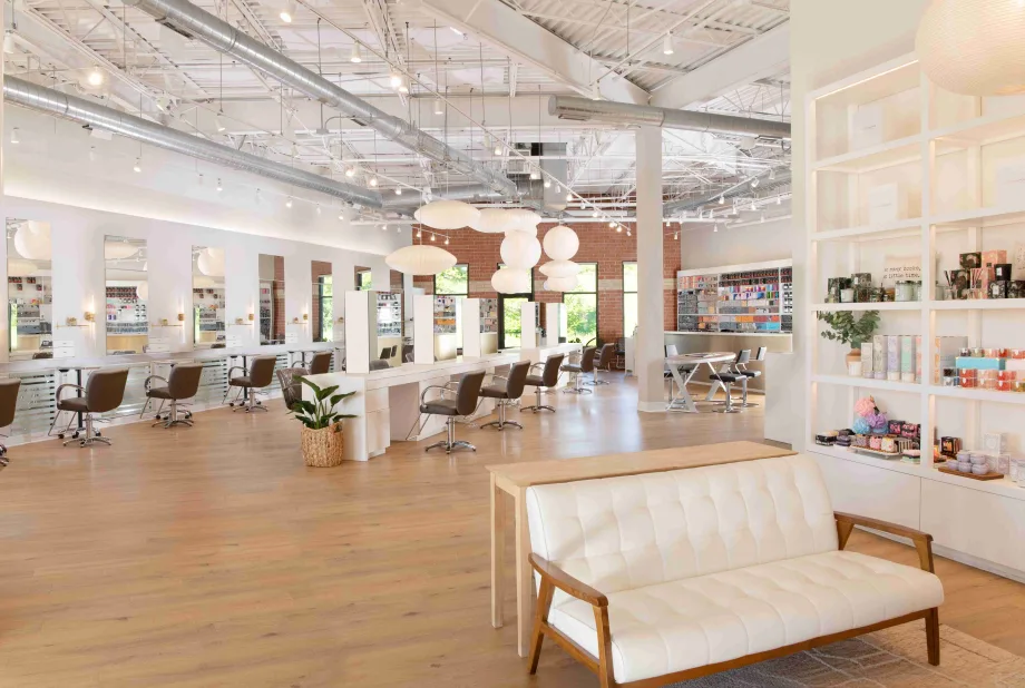 The salon floor of Andreas Hogue