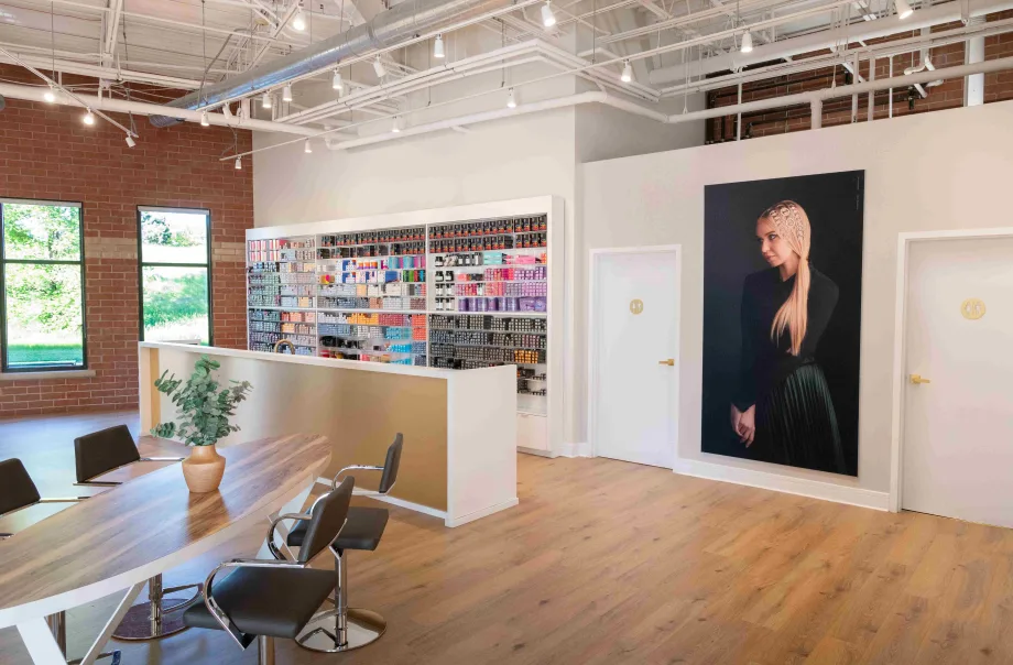 The color bar in Andreas Hogue Salon