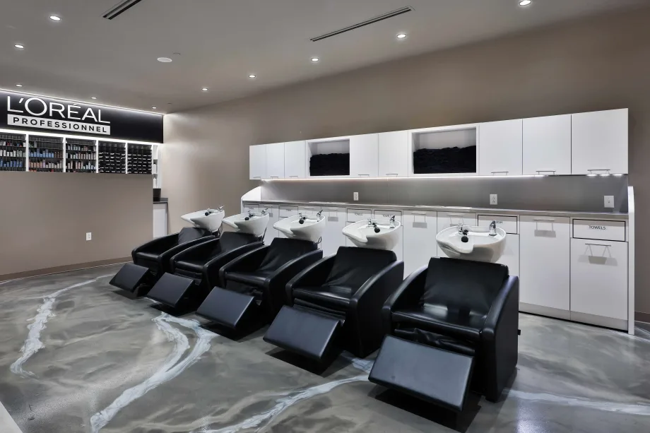 Shampoo lounge at Dominic Michael