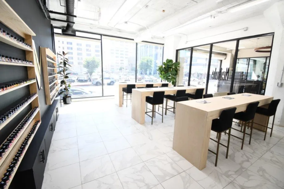 Neihulé Academy of Beauty Opens Retail Store