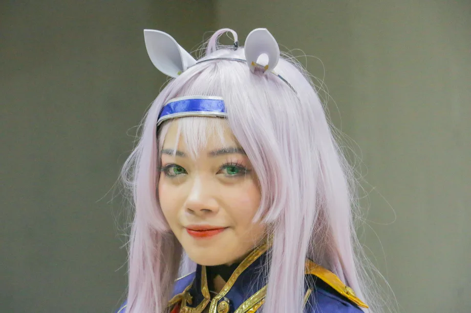 A cosplay character in a hime haircut.