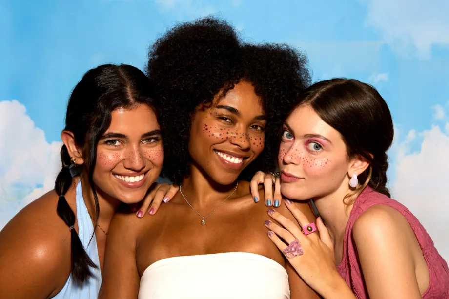 Le Mini Macaron x Fazit Beauty Launch “All Dolled Up” Nail & Makeup Collection