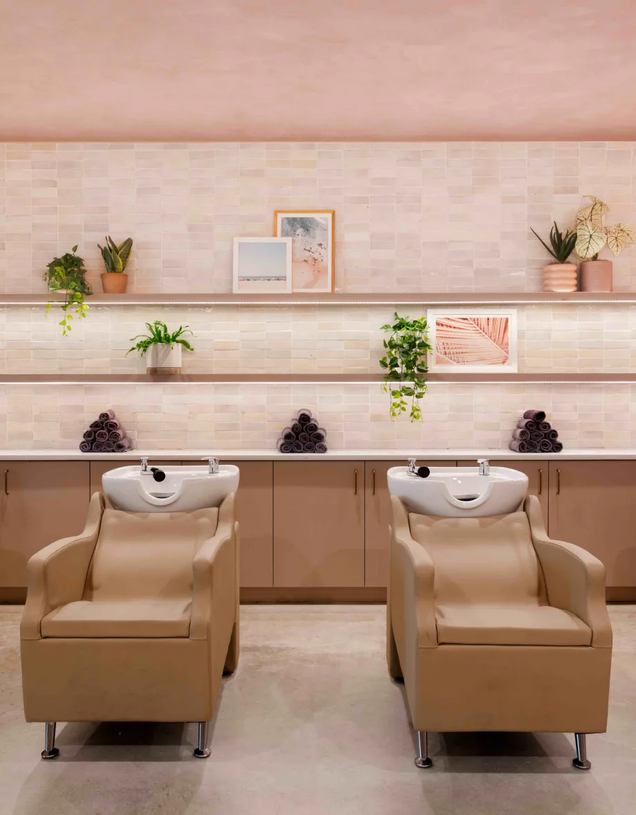 Mirror Mirror's Innovative and Fresh Salon Design