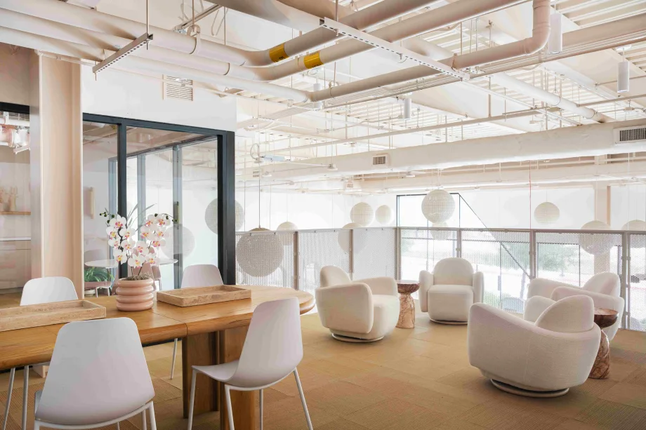 Mirror Mirror's Innovative and Fresh Salon Design