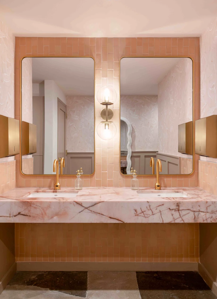 Mirror Mirror's Innovative and Fresh Salon Design