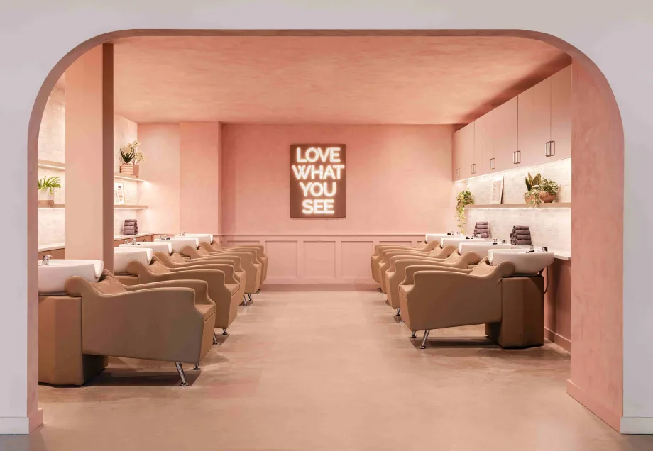 Mirror Mirror's Innovative and Fresh Salon Design