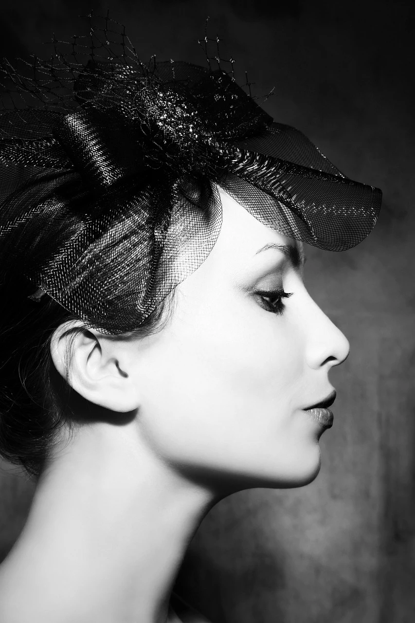 A youthful female model in profile.