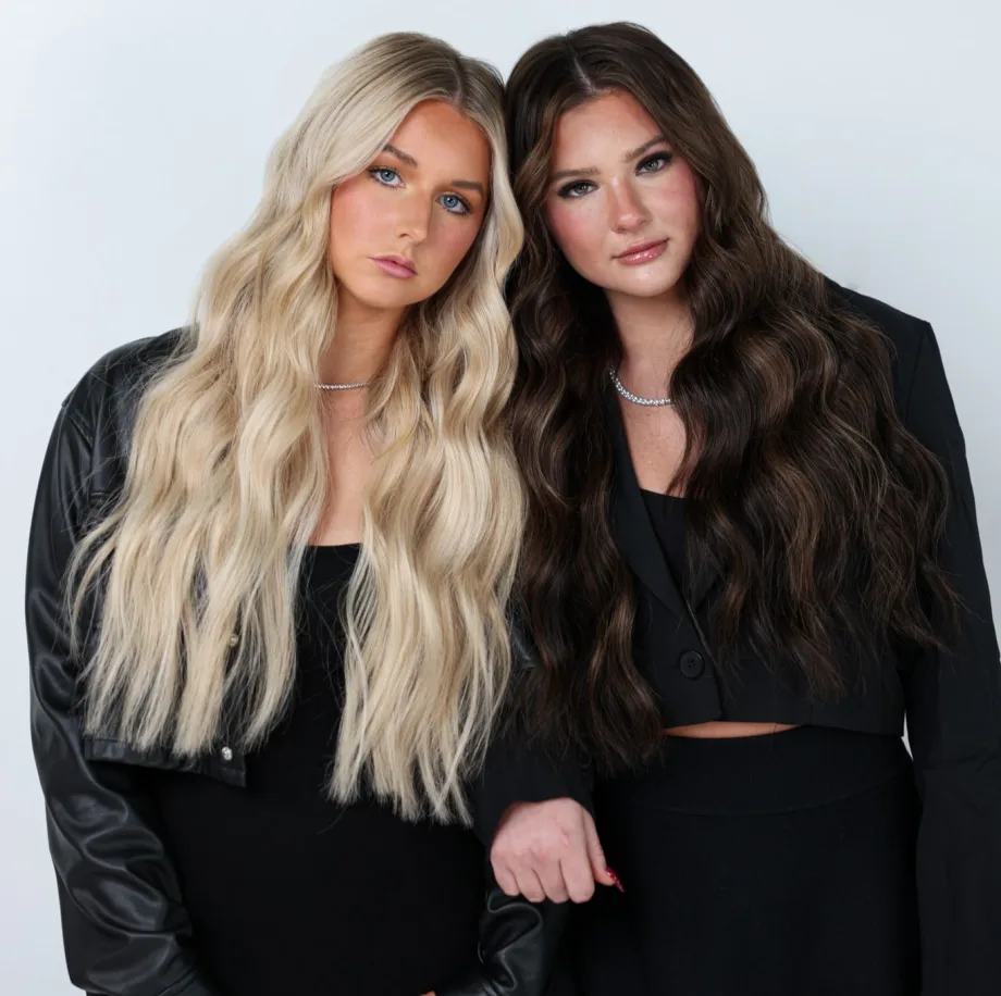 Arm in arm, two models with long extensions.
